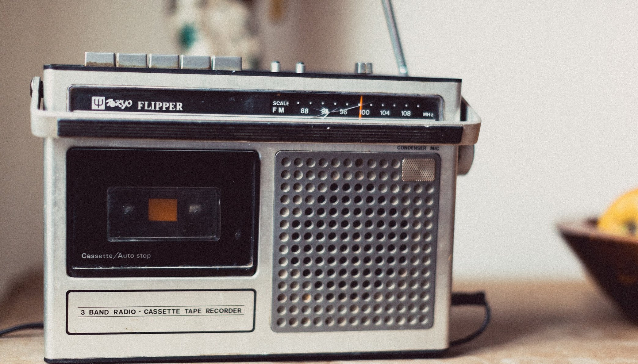 Není povinností platit poplatek za každé rádio hrající v provozovně!
